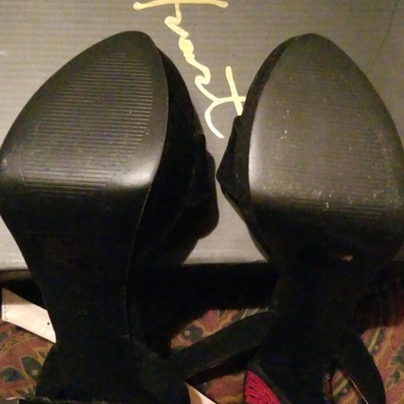 Red rhinestone heel black pumps - Picture 3 of 3